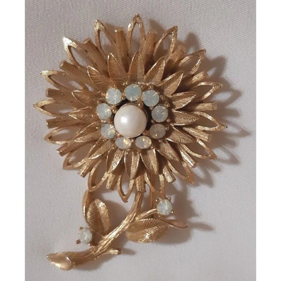 Vintage SWAROVSKI Gold Tone Floral Brooch With Faux Pearl & Opalescent Crystals - Picture 4 of 6